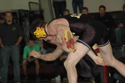 Enumclaw's Josh Musick and White River's Caden Pugmire battle for the 152-pound crown at the White River Classic.