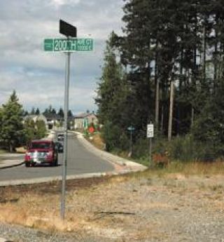 Neighbors riled over Lowe's plan