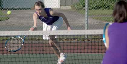 Jasmine Babcock dives for a short volley during play with North Thurston.