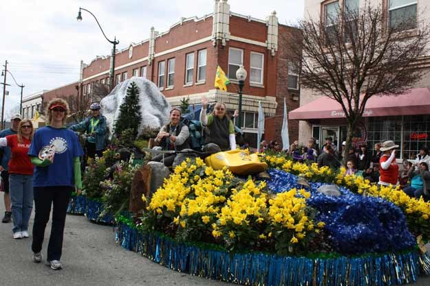 The Sumner Downtown Association parade float