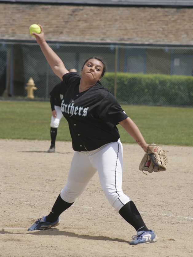 Bonney Lake's Rendi Johnson pitching to Capital Friday at the district tournament.