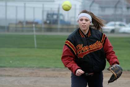 Enumclaw's Josie Wicks and Hornets picked up a pair of wins against Sumner and Sammamish.