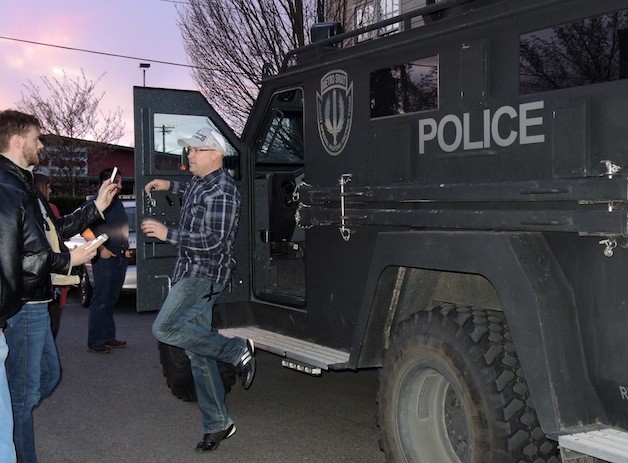 The Sumner Citizen's Academy received a metro SWAT demonstration Thursday night.