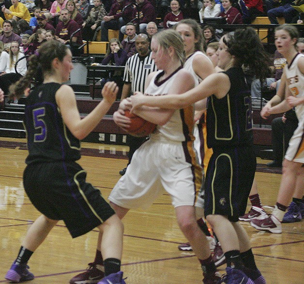 White River lost a battle to Sumner Friday for the SPSl league title.