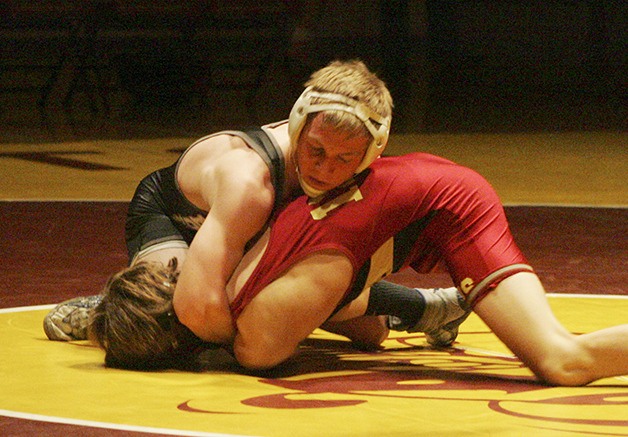Colton Tracy won a major decision at 132 pounds against Enumclaw on Thursday.