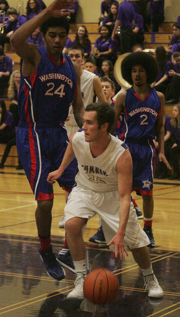 Sumner junior Austin Ford dribbles along the baseline in Friday’s win.