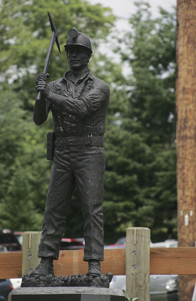 Miners memorial and statue unveiled during Black Diamond Miners Day