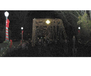The bridge lighting in Sumner was  a big success Friday with fireworks and a large crowd of people enjoying the holiday tradition.