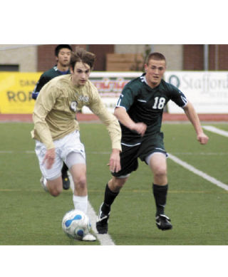 Sumner High’s Benji  O’Brien drives past a North  Thurston defender.