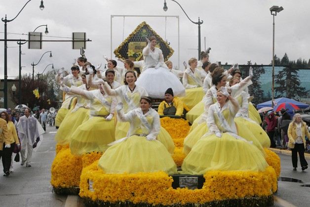 The 2013 Daffodil court float in Sumner.