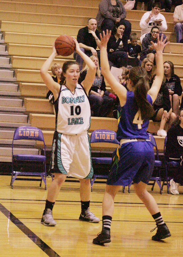 Bonney Lake center Kayla Seger prepares to throw the ball into the paint Saturday against Hazen in the subdistrict playoffs.