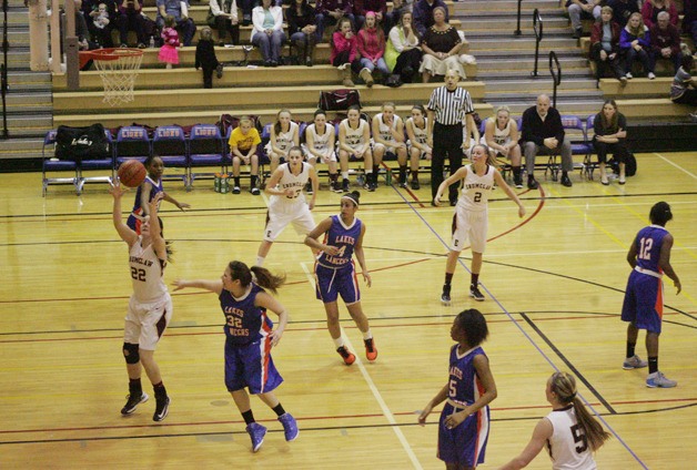 Enumclaw senior Danielle Saltarelli puts up a jumper during Friday’s victory over Lakes High. Photo by Dennis Box