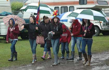 Rain didn't dampen the spirits of Relay for Life teams in Enumclaw or their fundraising effort.