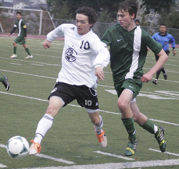 Bonney Lake’s Brody Fitzsimmons controls the ball during the 5-0 win over Peninsula Wednesday.