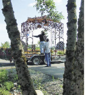 The arbor was trucked in from Alberto Croppi’s studio and made at home along the Foothills Trail.