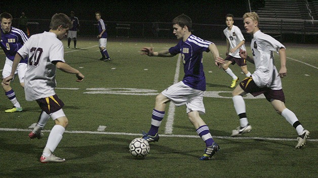 Sumner sophomore Armoni Atherton maintains possession of the ball Friday in the 2-1 loss against White River.
