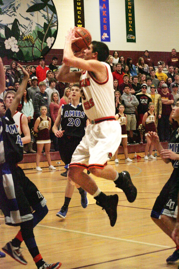 Enumclaw Hornet Tony Chynoweth (3) scored a game high 19 points in the Friday night win over Auburn Mountainview. Jan. 18