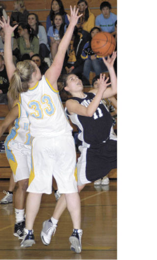 Bonney Lake’s Rochelle Murray drives for a layup during Friday’s game against the Hazen Highlanders.