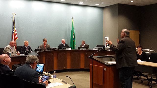 Former councilman Mark Hamilton speaks to the council Nov. 22 about a possible toxicity study being included in the next biennial budget and about the proposed new entrance to Victor Falls Park. Photo by Ray Still.