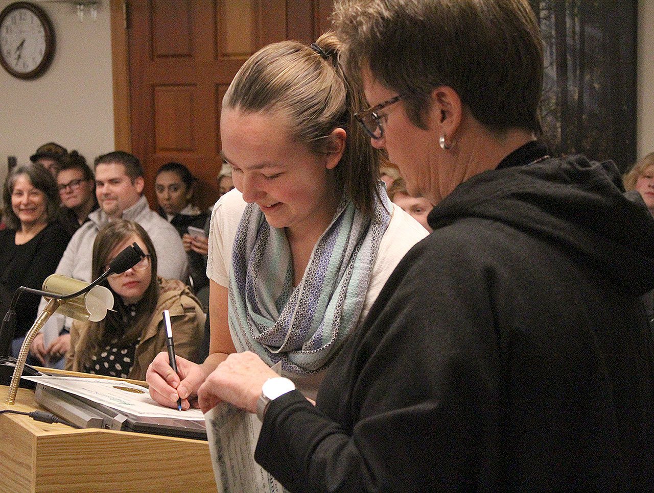 Audrey Crumb signing her certificate of service. Photo by Ray Still.