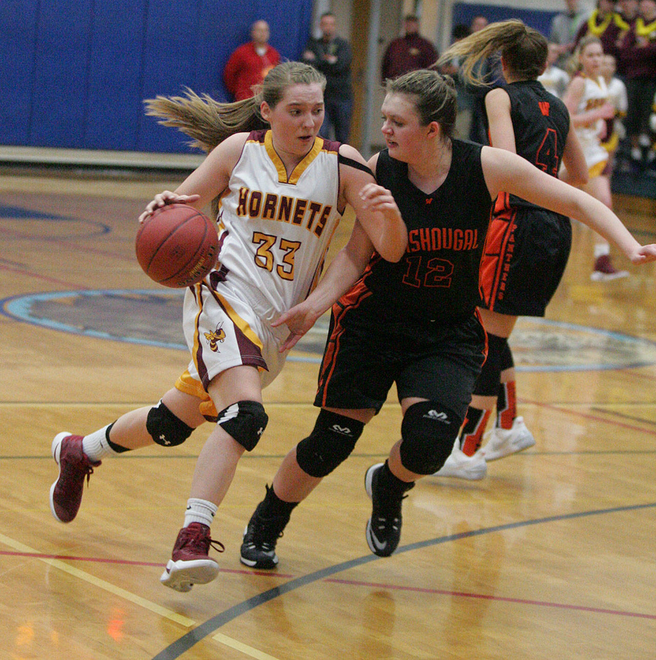 Sofia Lavinder looks to drive to the basket during Saturday’s regional victory over Washougal High. The junior guard sparked the Hornet offense with 22 points. Photo by Dennis Box.