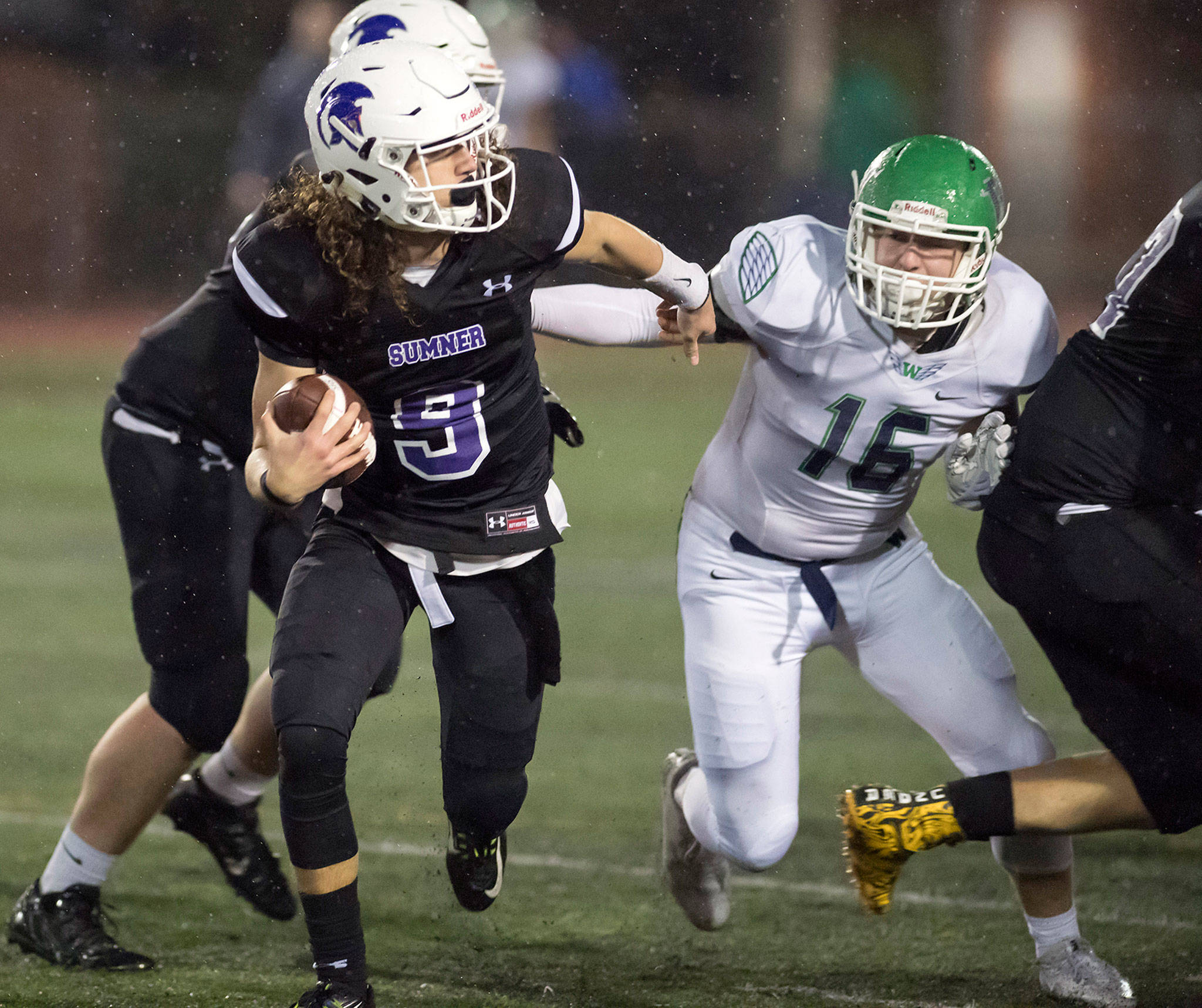 Sumner High quarterback Luke Ross eludes Woodinville defenders during Saturday’s state semifinal at Sparks Stadium in Puyallup. &lt;a href="http://www.vincemillerphoto.com/" target="_blank"&gt;Photo by Vince Miller &lt;/a&gt;