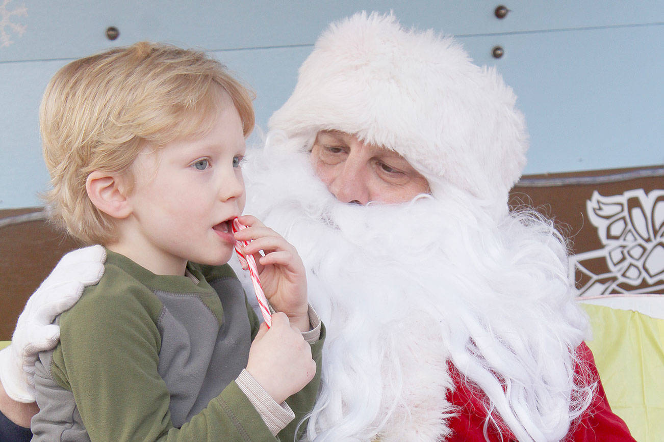 Santa touring Bonney Lake, Sumner neighborhoods