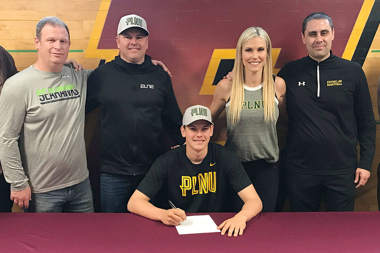 Enumclaw’s Anderson, Carlson sign with college programs