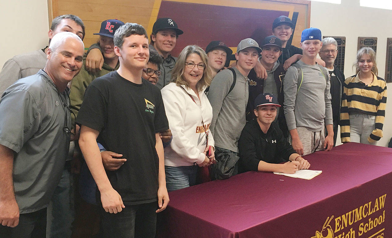 Three Hornets sign with colleges