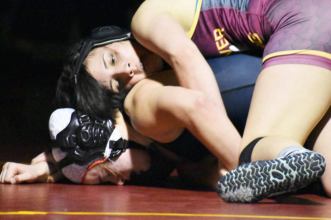 White River girls climb to No. 1 in state wrestling poll