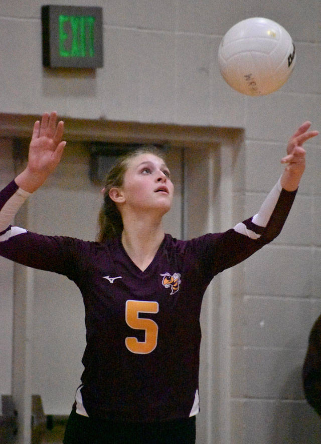 White River sophomore Elle Thomas prepares to serve during a Hornet home match. File photo by Kevin Hanson