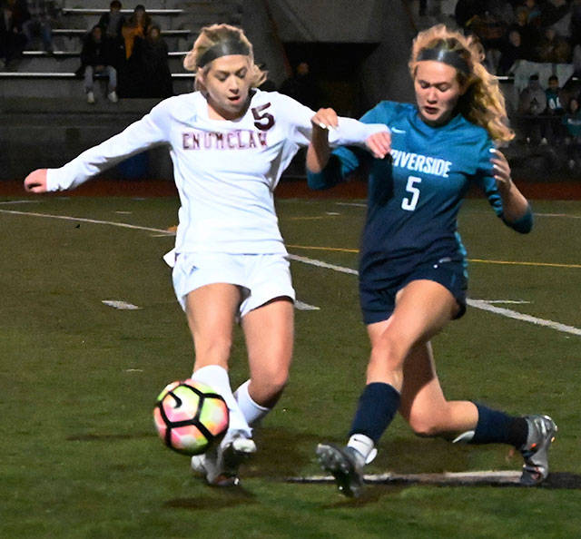 Enumclaw High’s Rén Olson battles the Ravens’ Peyton Miller for possession. The action came Nov. 13 during Enumclaw’s state tournament loss to Auburn Riverside. Photo by Rachel Ciampi