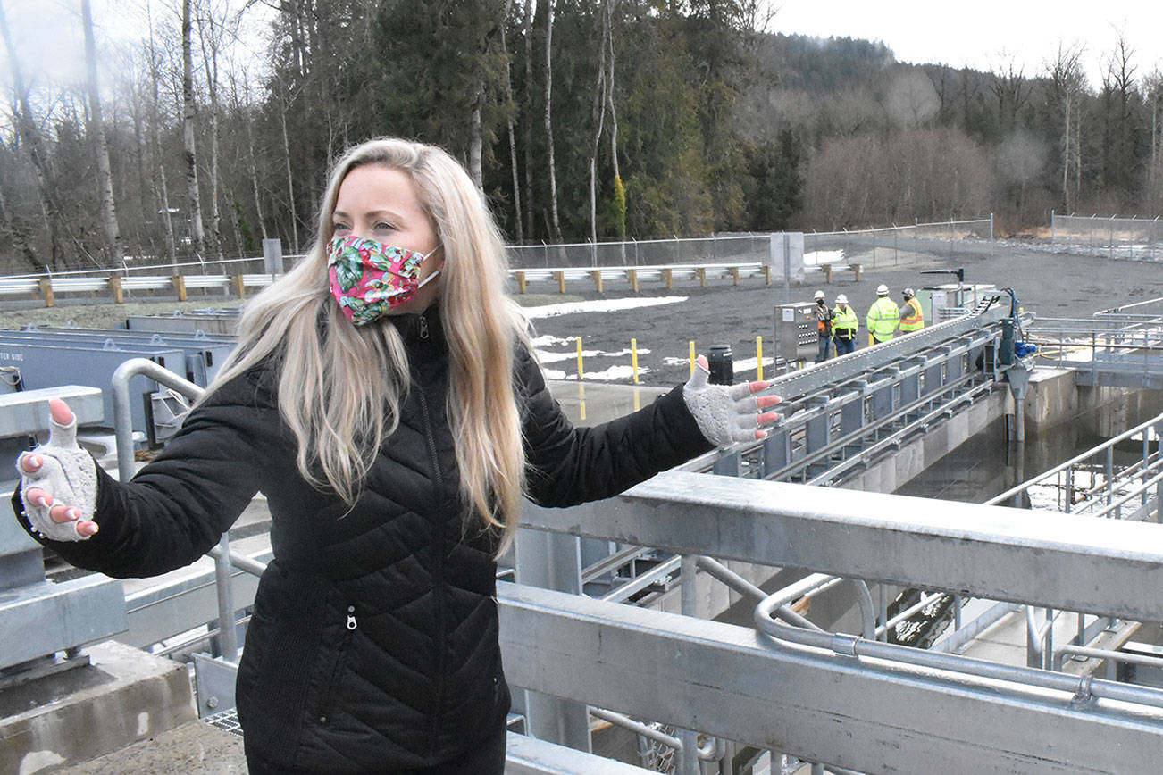 The new trap-and-haul facility is designed to pull nearly every fish from the White River and safely move them to a spot above Mud Mountain Dam. Here, Project Manager Leah Hauenstein explains operations on the upstream side. Photo by Kevin Hanson