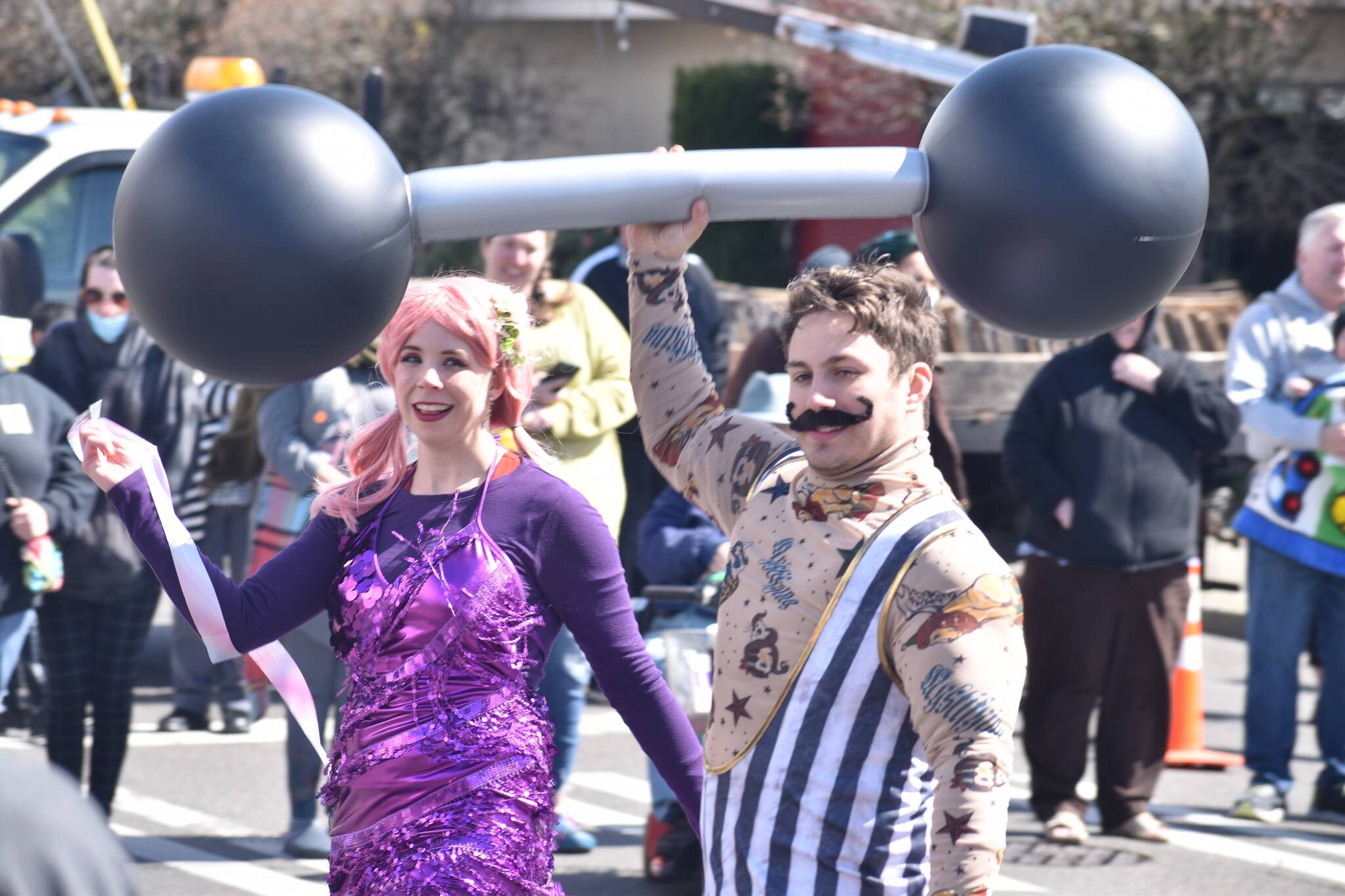 Entertainers in costume put on a show for the parade audience in Puyallup. Photo by Alex Bruell