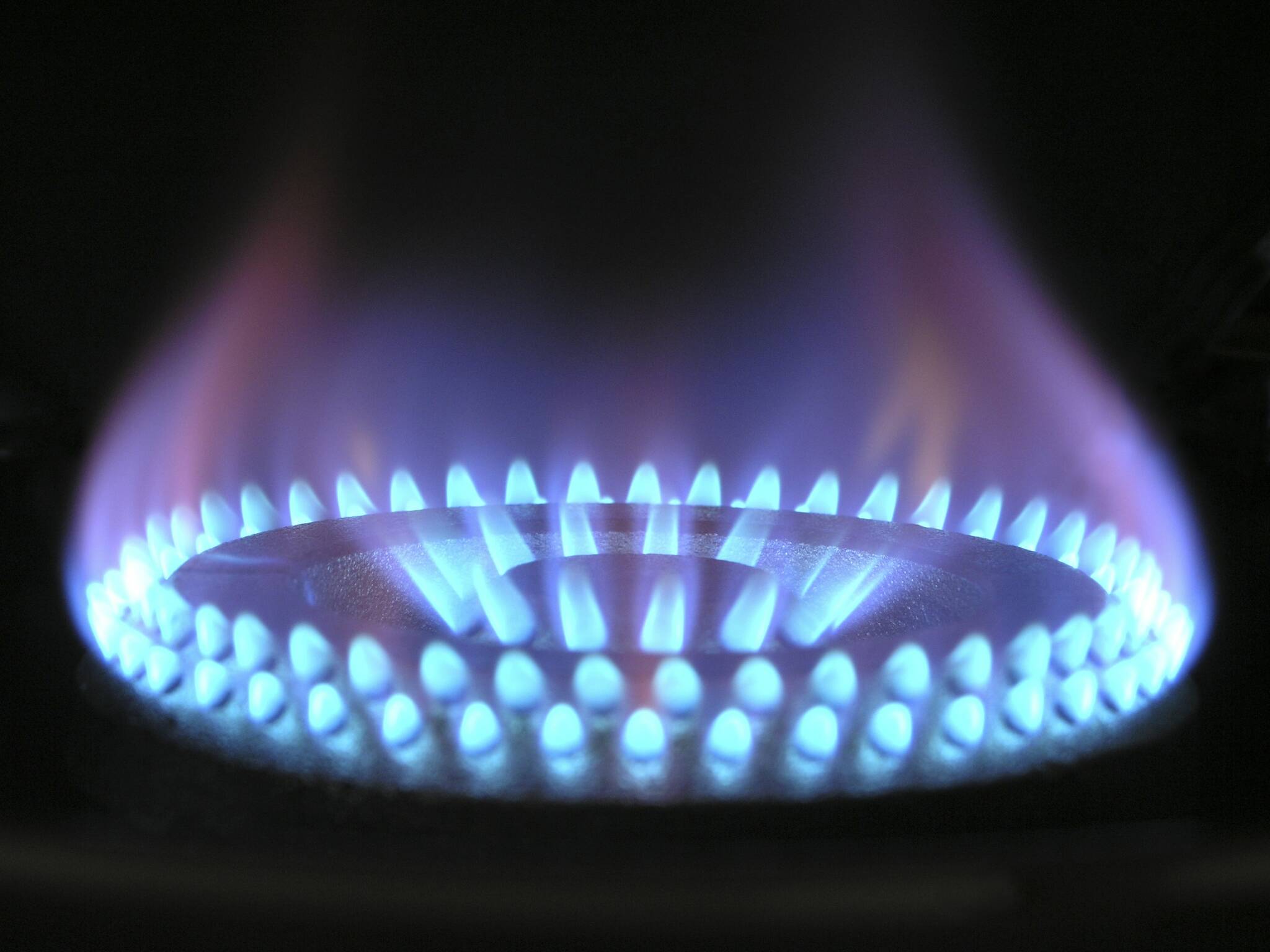 Many houses use natural gas for heating, generating electricity and stovetop cooking. Photo via Pixabay.