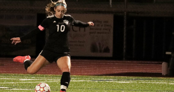 Bonney Lake’s Anne Anderson with a big kick down field. Photo by Andy Orozco