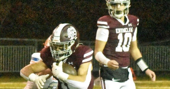 PHOTO BY KEVIN HANSON
EHS running back Paxton Patterson gained some tough yardage after taking a handoff from quarterback Gavin Trachte (10) during a the game against Auburn Mountainview on Oct. 16.