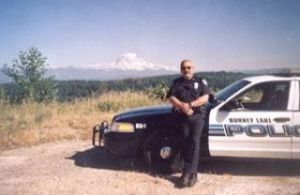 Officer retires after nearly three decades in a changing city