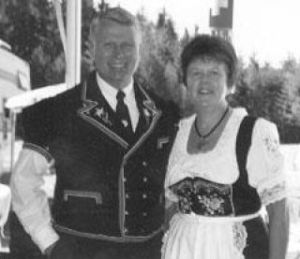 Plateau couple make surprise singing appearance at Swissfest