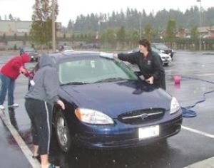 Car wash fights rain to help Katrina victims
