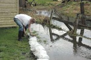 EHS students lend muscle to local sand-bagging effort