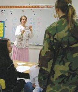 Small Japanese class is gaining in popularity