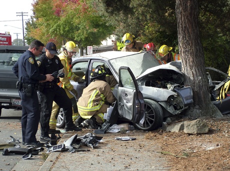 East Pierce Fire and Rescue crews responded to a one-vehicle accident in front of Sumner High School.
