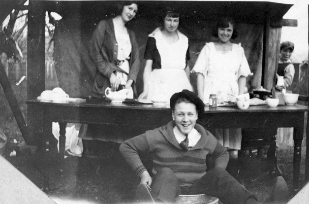 Students pose for a photo in the 1922 Sumner High School yearbook.