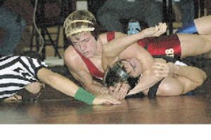 EHS’s Kario Wallin won his 152-pound opening match