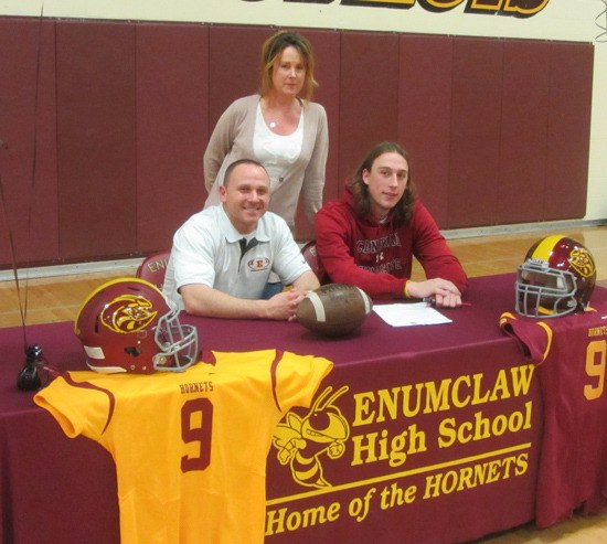 Tarik Hagan signs with Central Washington University