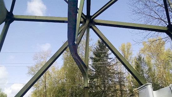 When the DOT discovered damage to one of the overhead support structures on the White River bridge