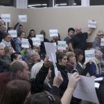 Black Diamond residents were provided with signs to indicate whether or not they agree with comments made by the city council. The majority of attendees seemed overwhelmingly in favor of the council passing Mayor Carol Benson&rsquo;s budget. Photo by Ray Still