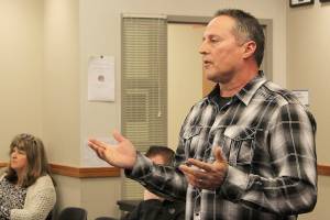 Residents, alumni oppose Sumner School District name change