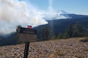 Weekend weather helped fight pair of mountain fires